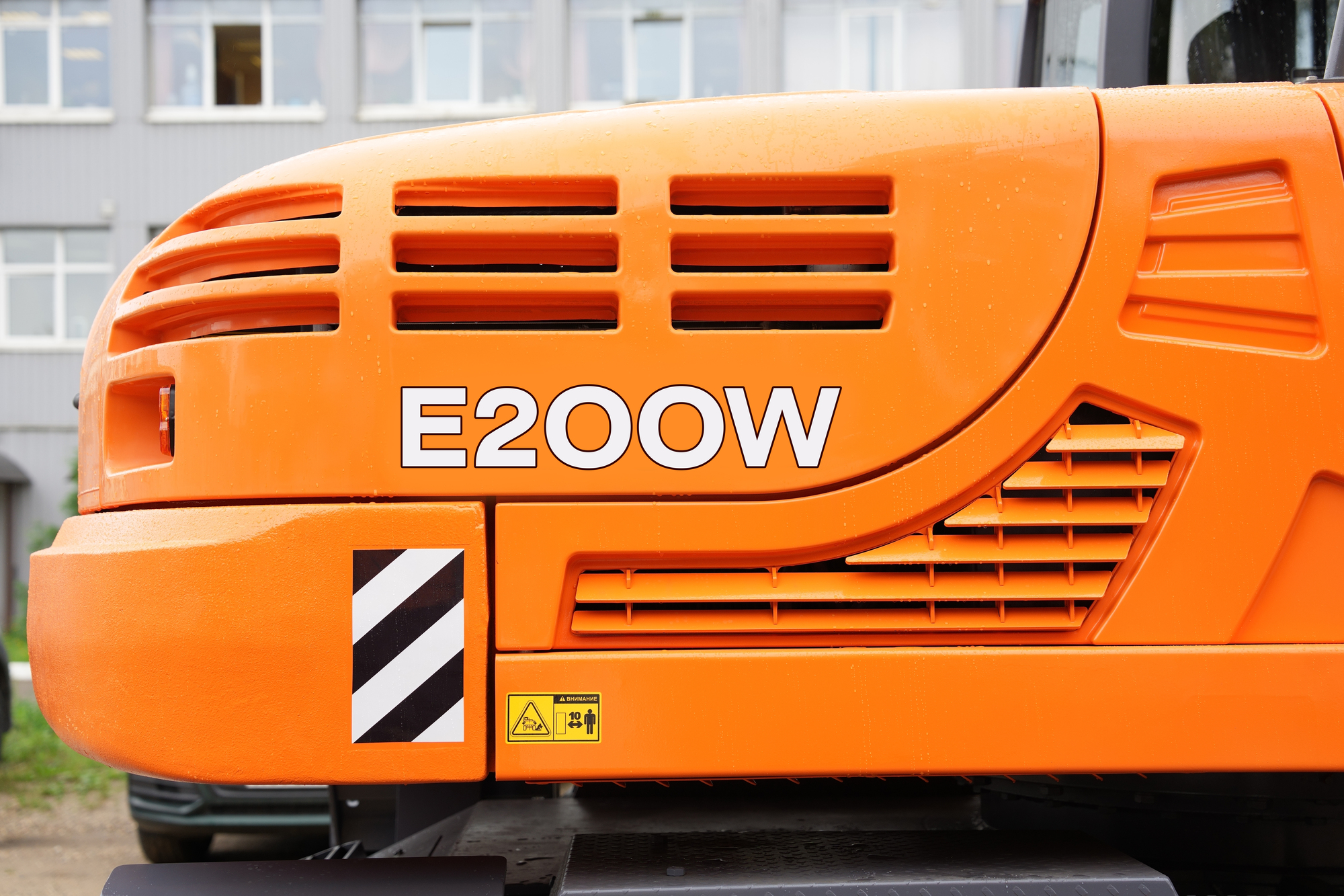 Колесный экскаватор E200W