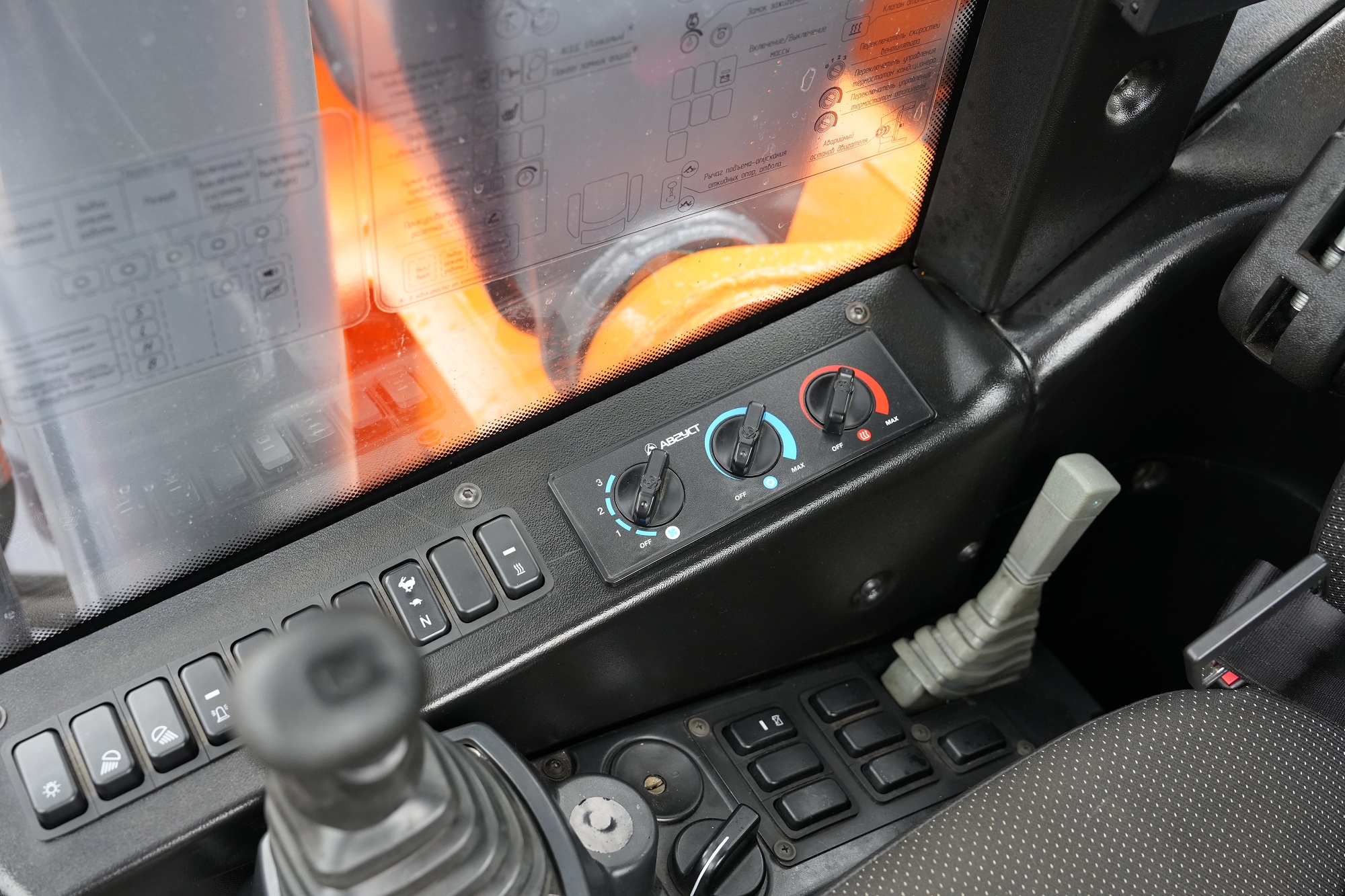 Колесный экскаватор E200W