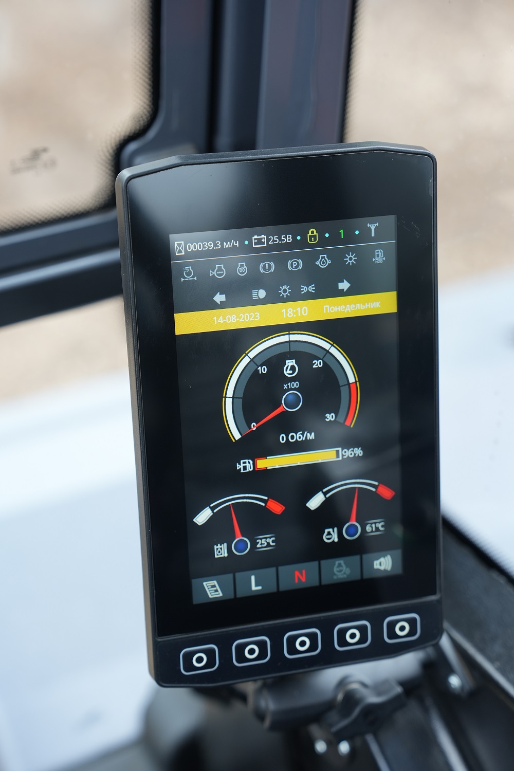 Колесный экскаватор E170W